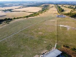 campagne et collines au paysage de l'angleterre, images de drone à angle élevé de dunstable downs bedfordshire photo