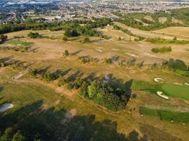 campagne et collines au paysage de l'angleterre, images de drone à angle élevé de dunstable downs bedfordshire photo