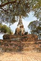 temple wat phra sri sanphet dans l'enceinte du parc historique de sukhothai, site du patrimoine mondial de l'unesco en thaïlande photo