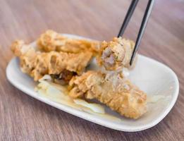 rouleau de crevettes frites - cuisine taïwanaise à tainan, restaurant taïwanais, gros plan, mode de vie.