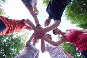 jogging groupe de personnes s'amuser photo