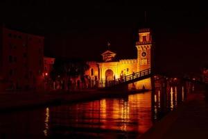 vue sur l'arsenal militaire de venise la nuit photo