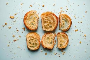 croissant savoureux pour le petit déjeuner, cuisine française photo