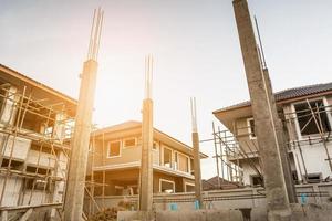 construction d'une nouvelle maison résidentielle en cours sur le chantier photo