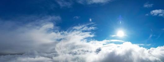 la plus belle vue aérienne des nuages le matin photo