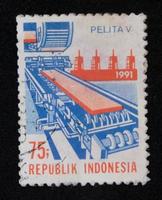 sidoarjo, jawa timur, indonésie, 2022 - philatélie de collection de timbres avec thème d'illustration d'usine photo