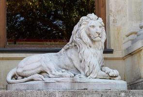 sculpture de lion dans le palais de beylerbeyi photo