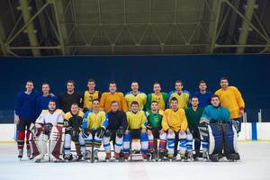 portrait d'équipe de joueurs de hockey sur glace photo