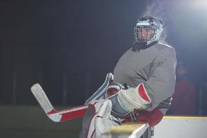 joueurs de hockey sur glace sur banc photo