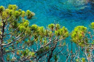 ciel bleu et mer bleue sur la costa brava photo