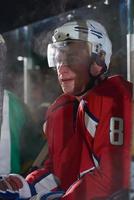 joueurs de hockey sur glace sur banc photo