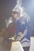 joueurs de hockey sur glace sur banc photo