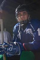 joueurs de hockey sur glace sur banc photo