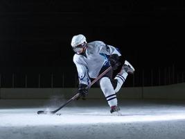 joueur de hockey sur glace en action photo