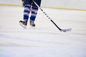 joueur de hockey sur glace en action photo