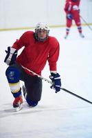 joueur de hockey sur glace en action photo