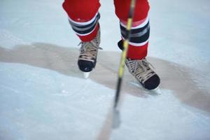 joueur de hockey sur glace en action photo