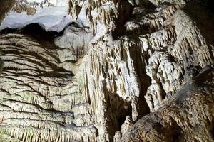 Formations à l'intérieur de la grotte de gokgol, zonguldak, Turquie photo