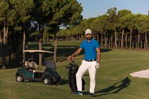 portrait de golfeur au terrain de golf photo