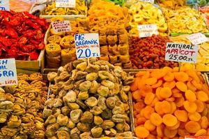 fruits secs et bonbons turcs au bazar aux épices photo