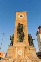 taksim monument de la république photo