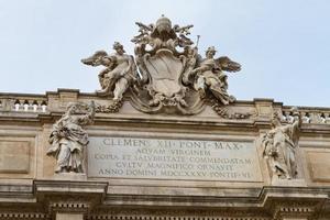 Sculpture haut de la fontana di trevi, Rome, Italie photo