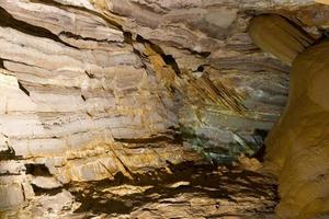 Formations à l'intérieur de la grotte de gokgol, zonguldak, Turquie photo