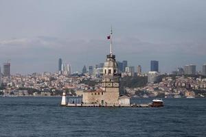 tour de la jeune fille à istanbul photo