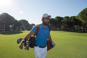 joueur de golf marchant photo