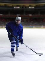 joueur de hockey sur glace en action photo