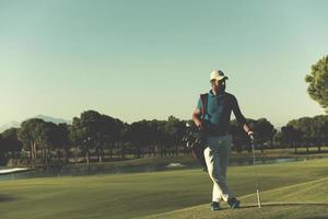 portrait de golfeur au terrain de golf photo