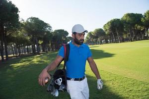 joueur de golf marchant photo