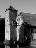 vieux château dans le muensterland allemand photo