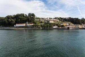 vue sur la ville de porto au bord de la rivière photo