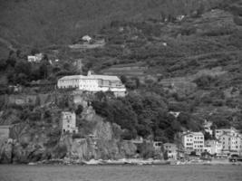 monterosso en italie photo