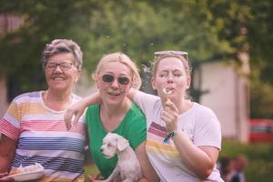 portrait de grand-mère avec sa fille et sa petite-fille photo