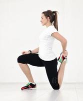 séance d'entraînement de remise en forme jeune femme photo