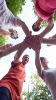 jogging groupe de personnes s'amuser photo