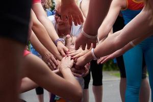 jogging groupe de personnes s'amuser photo