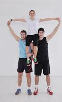 groupe de jeunes dans un club de fitness photo