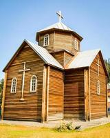 célèbre monument touristique - architecture d'église en bois de bakhmaro photo