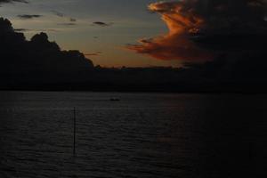 beau lac l'après-midi photo