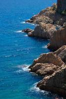 côte accidentée, côte méditerranéenne de la costa brava catalane, sant feliu de guixols photo