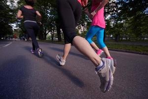 groupe de personnes jogging photo