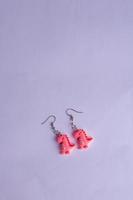 boucles d'oreilles dinosaure rose photo