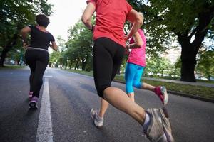 groupe de personnes jogging photo