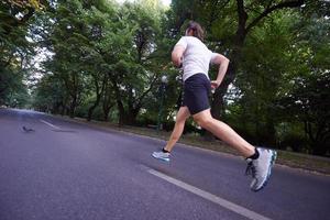 homme jogging dehors photo