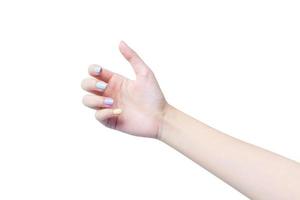 belle main féminine agit comme l'application d'une lotion ou d'une crème pour les mains pendant qu'elle tient quelque chose dans ses mains dans le concept de spa et de manucure. photo