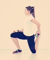 séance d'entraînement de remise en forme jeune femme photo