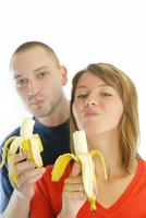 couple heureux avec des bananes photo